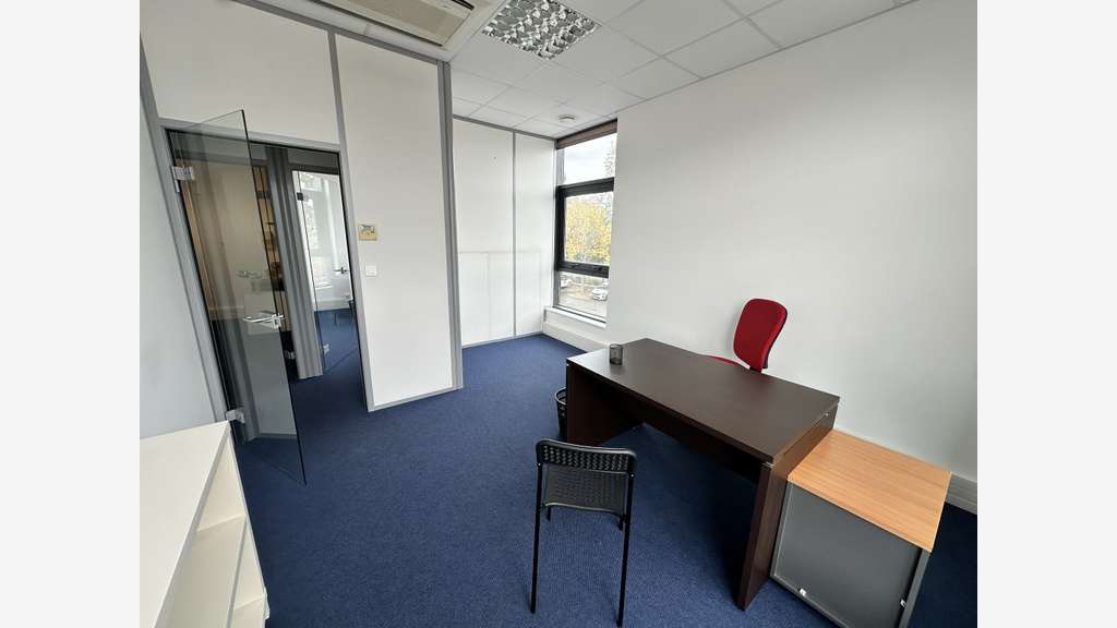 A louer bureaux 107m² R+1 Angers, Belle Beille