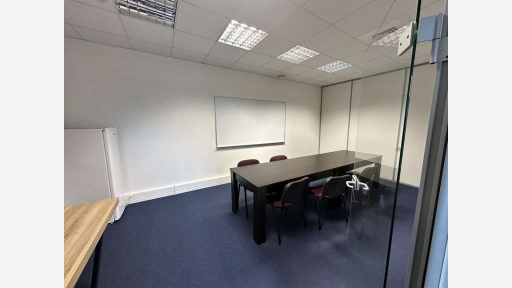 A louer bureaux 107m² R+1 Angers, Belle Beille