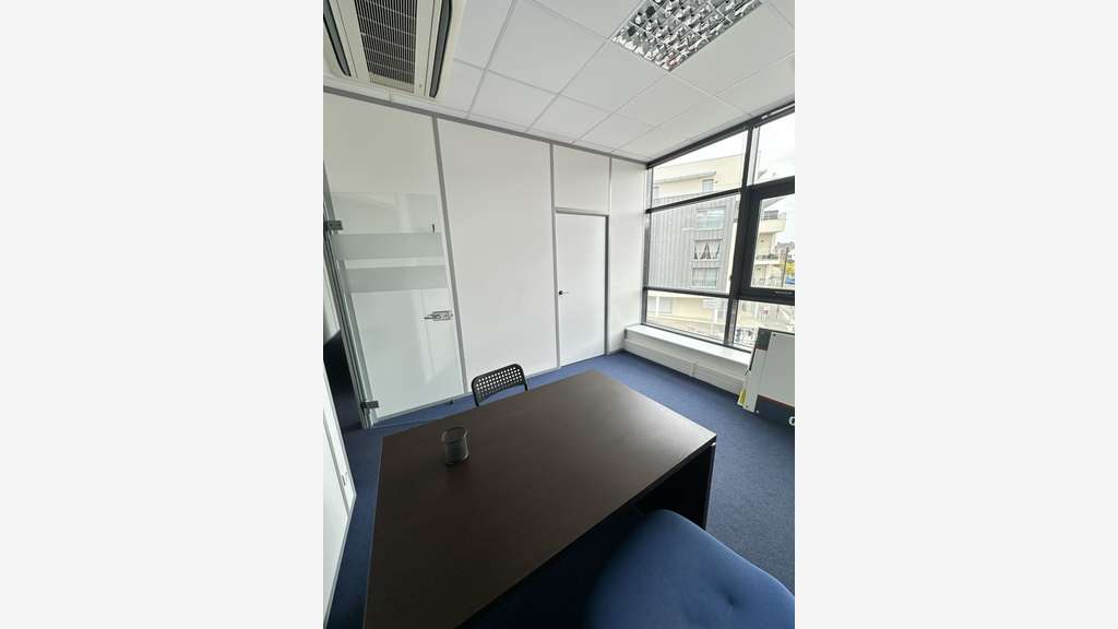 A louer bureaux 107m² R+1 Angers, Belle Beille