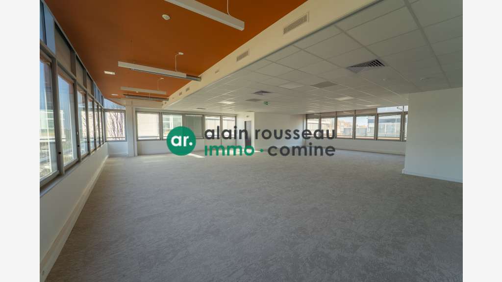 Loue bureaux 513m² + parking à Angers Saint Serge