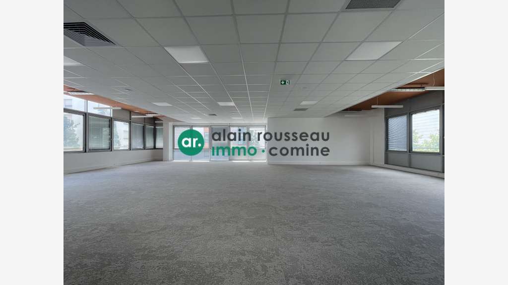 Loue bureaux 513m² + parking à Angers Saint Serge