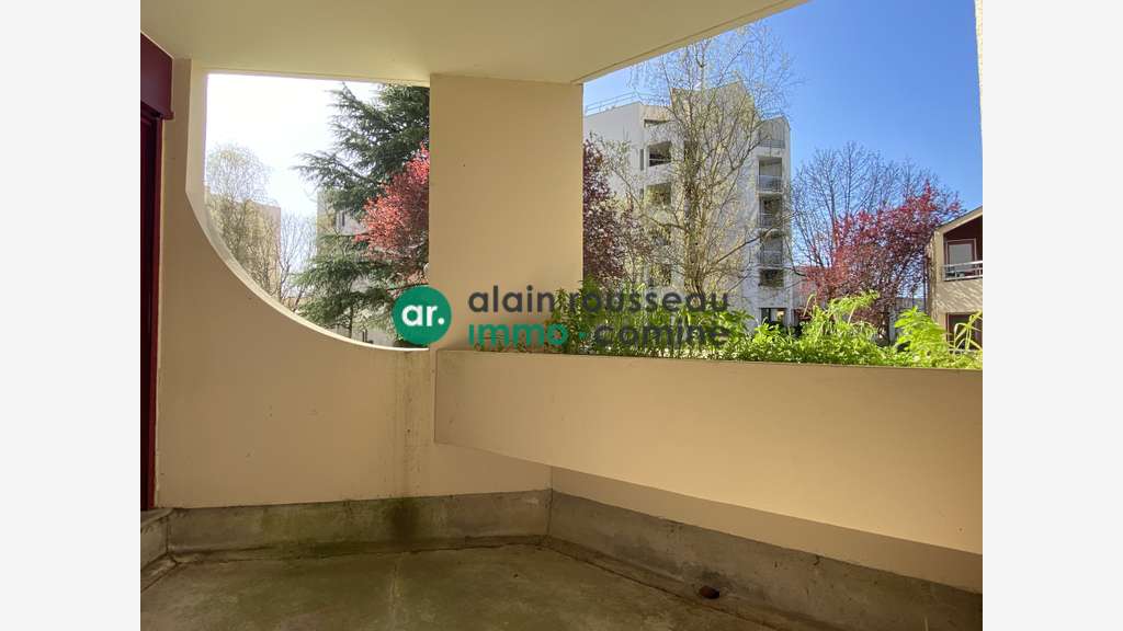 A LOUER - 49M² BUREAUX - ANGERS SECTEUR MADELEINE