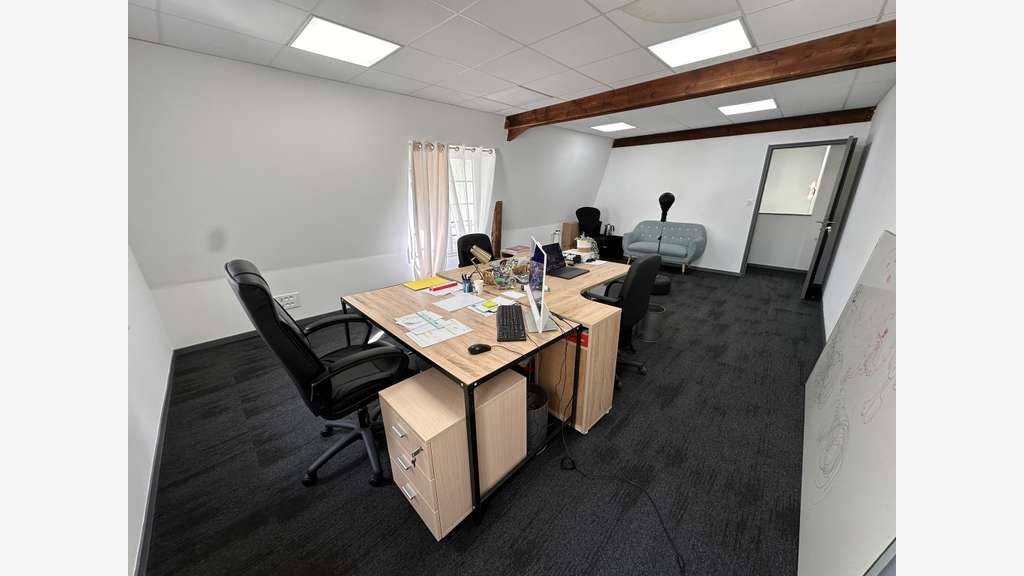 A louer bureaux 109m² en arrière-cour à Angers