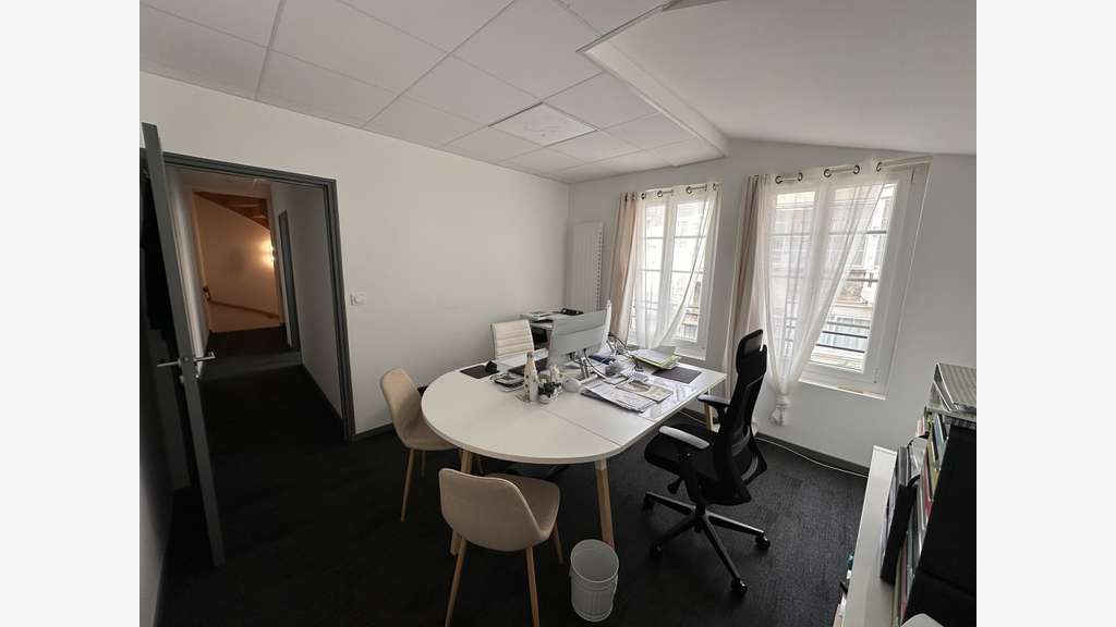 A louer bureaux 109m² en arrière-cour à Angers