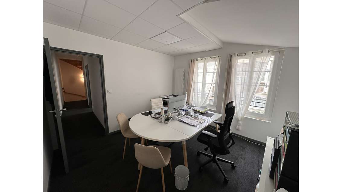 A louer bureaux 109m² en arrière-cour à Angers