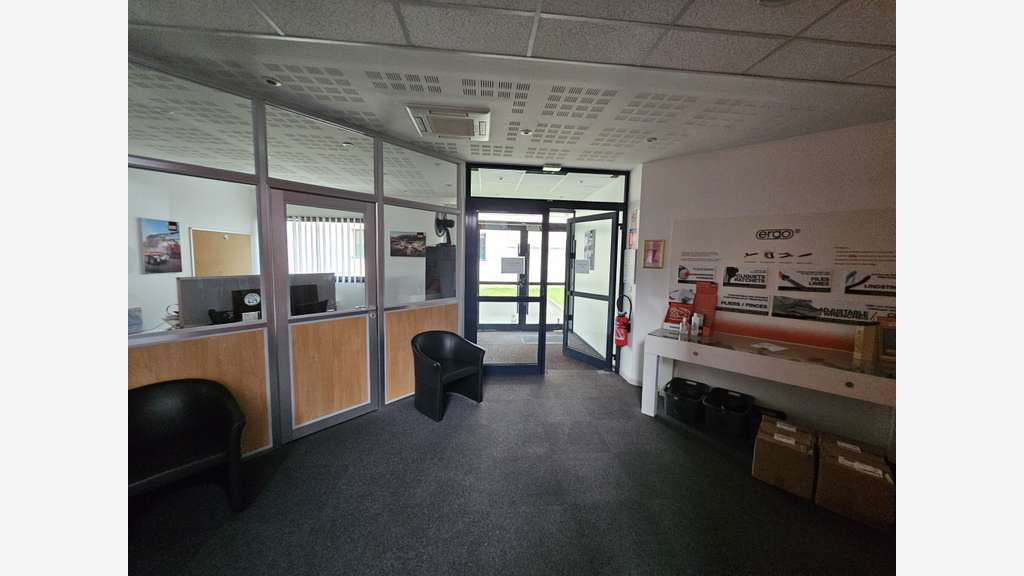 A louer bureaux 600m² en très bon état à Beaucouzé
