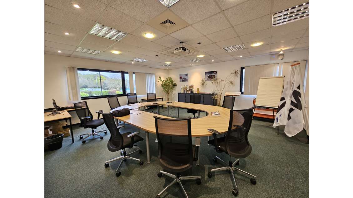 A louer bureaux 600m² en très bon état à Beaucouzé