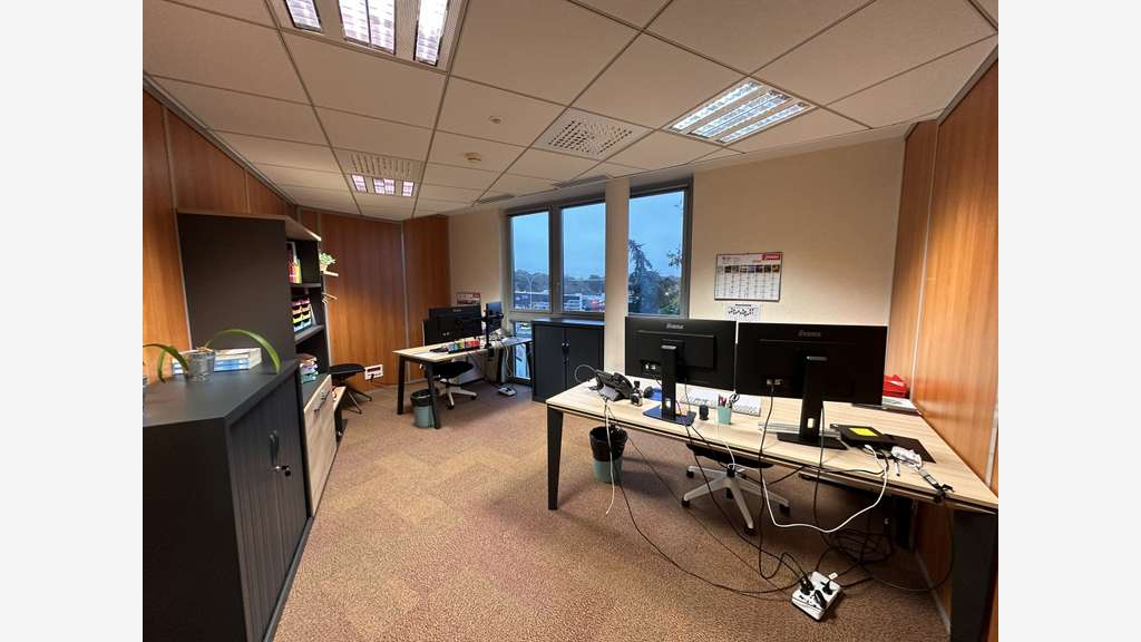 A louer bureaux 250m² avec visibilité ANGERS OUEST