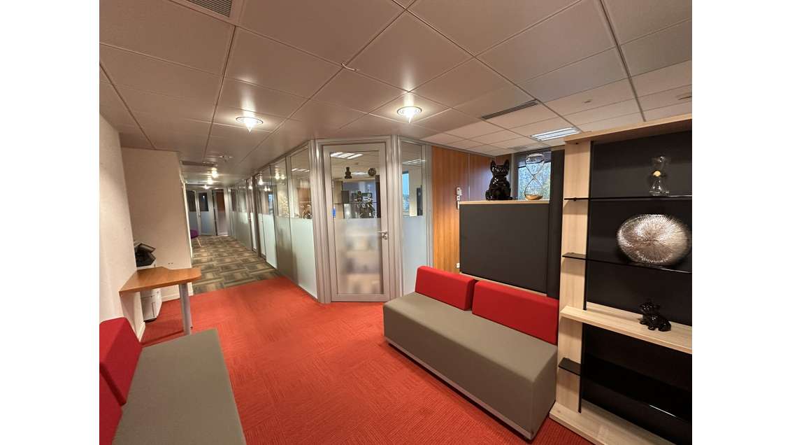 A louer bureaux 250m² avec visibilité ANGERS OUEST