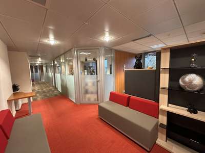 A louer bureaux 250m² avec visibilité ANGERS OUEST