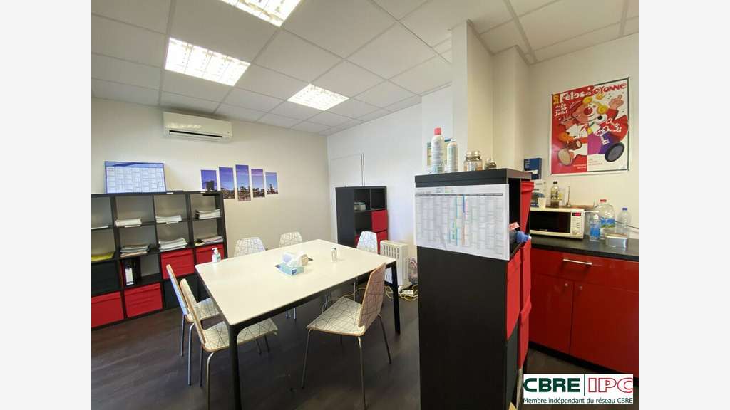 A louer bureaux 58m² R+1 à Anglet proche 5 Cantons