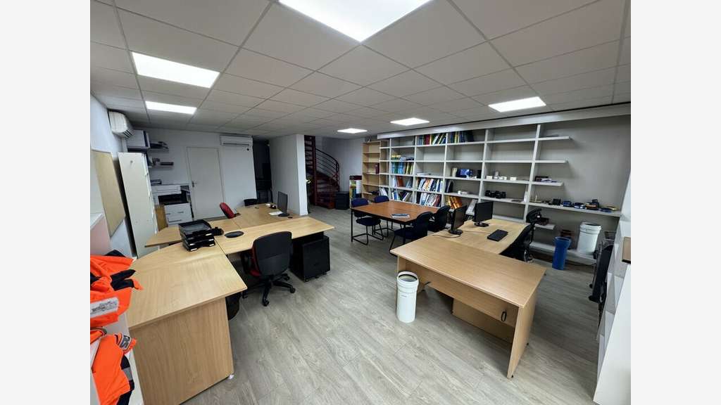 A louer bureaux 96m² Zone de Maignon à Anglet