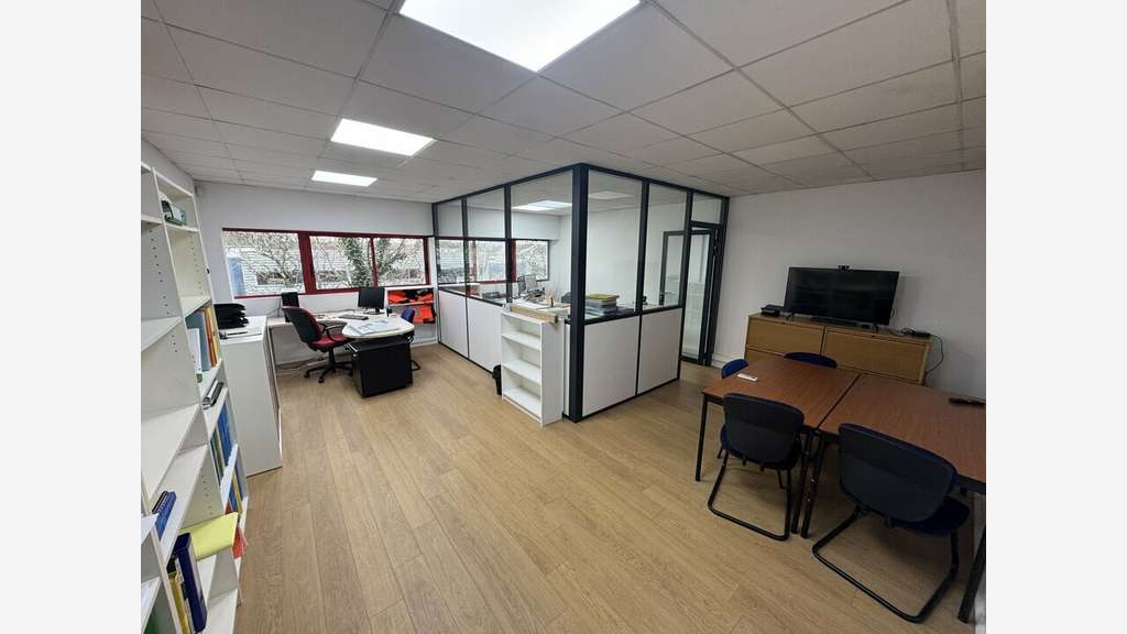 A louer bureaux 96m² Zone de Maignon à Anglet