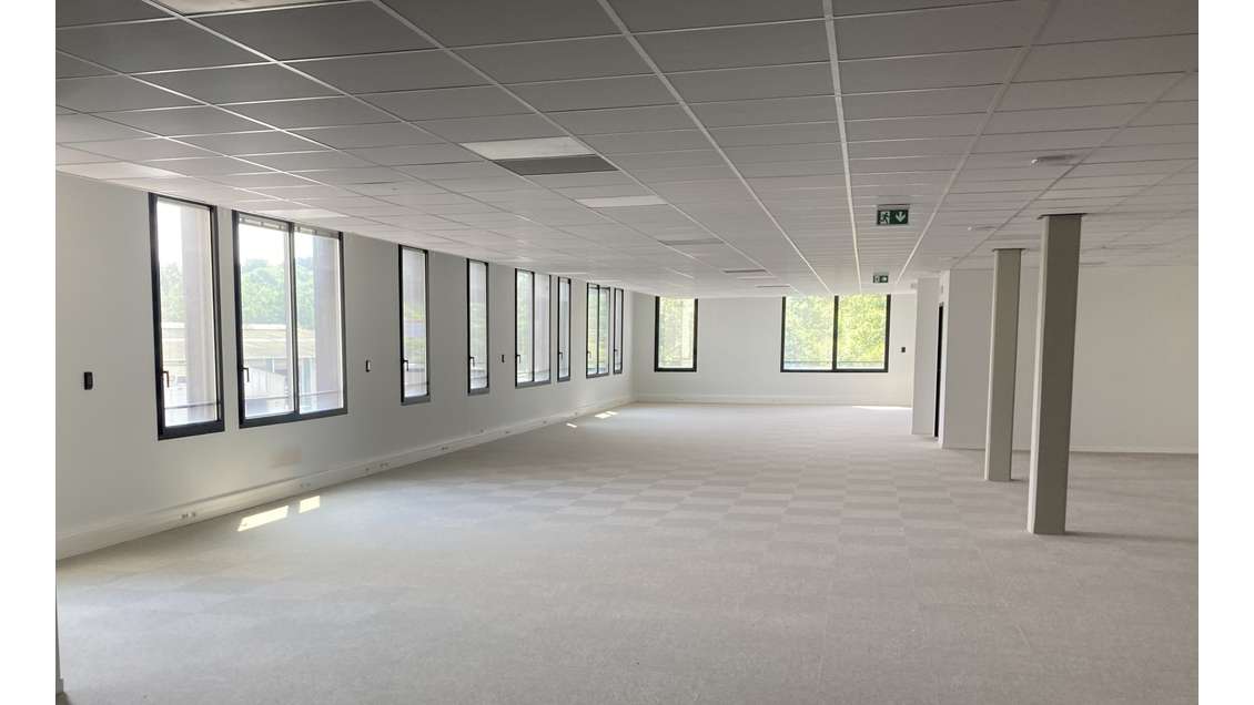 Bureau 284 m², belles prestations dans immeuble ne