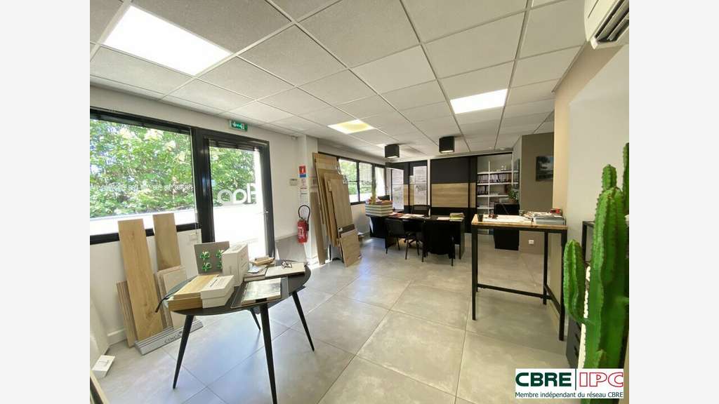 Location bureaux de 117m² au 1er étage à Anglet
