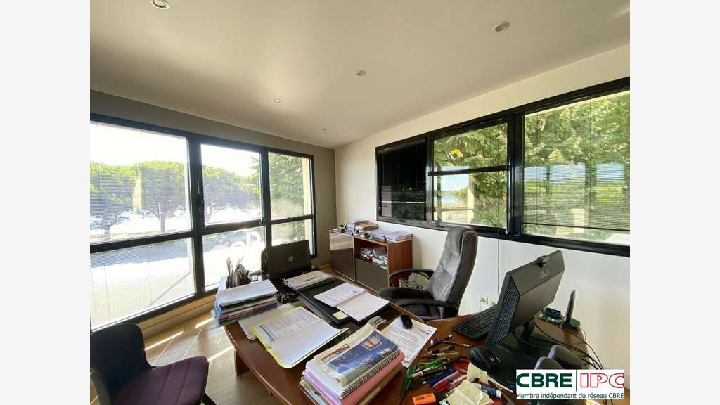 Location bureaux de 117m² au 1er étage à Anglet