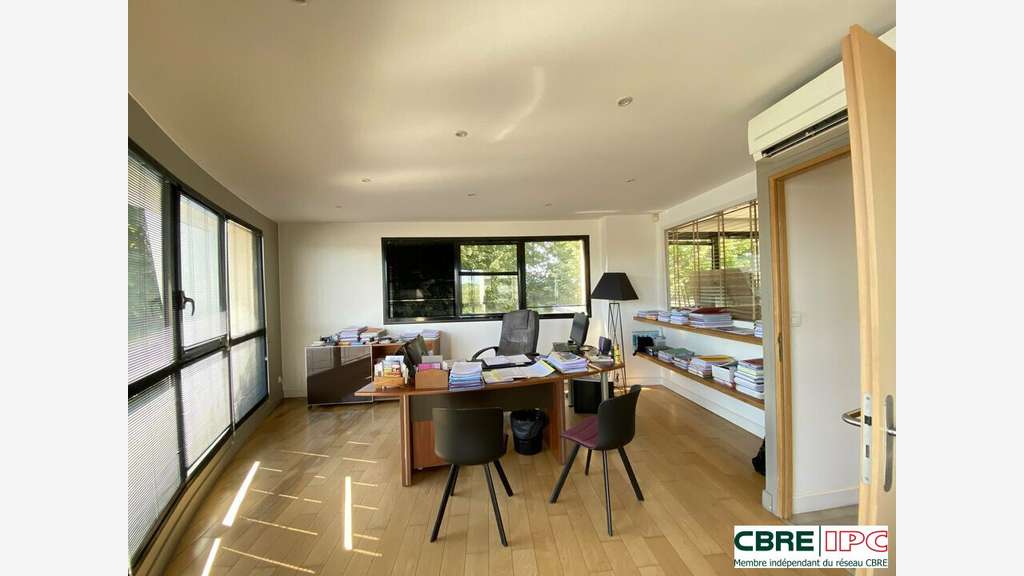 Location bureaux de 117m² au 1er étage à Anglet