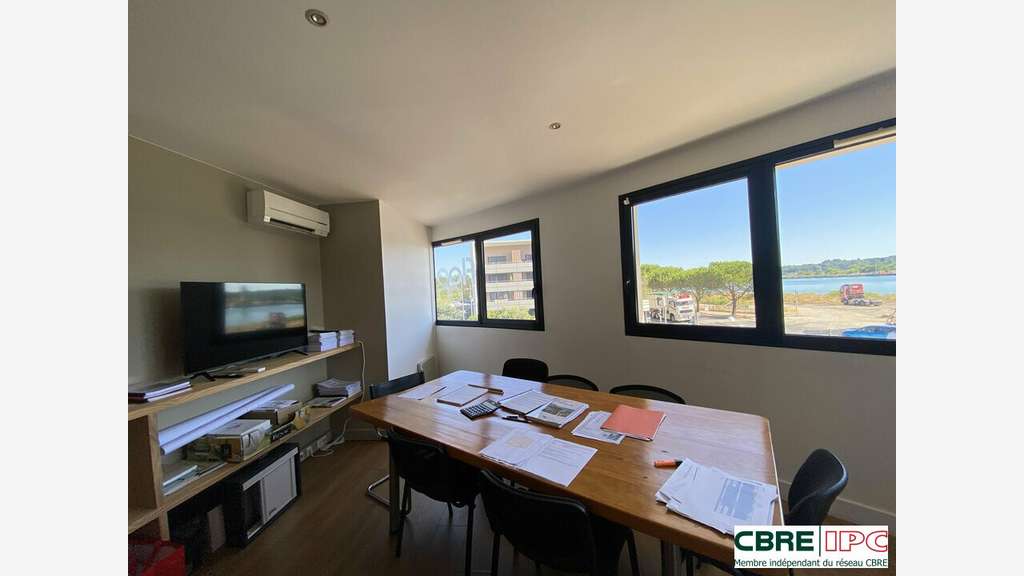 Location bureaux de 117m² au 1er étage à Anglet