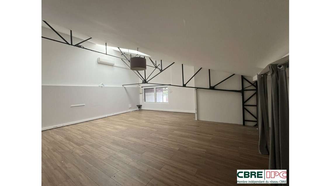 LOCATION - REF : 8387FD