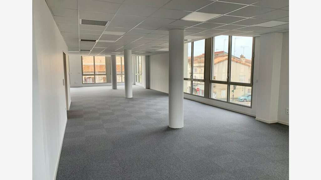 A louer bureaux 216m² à Angoulême L'Houmeau