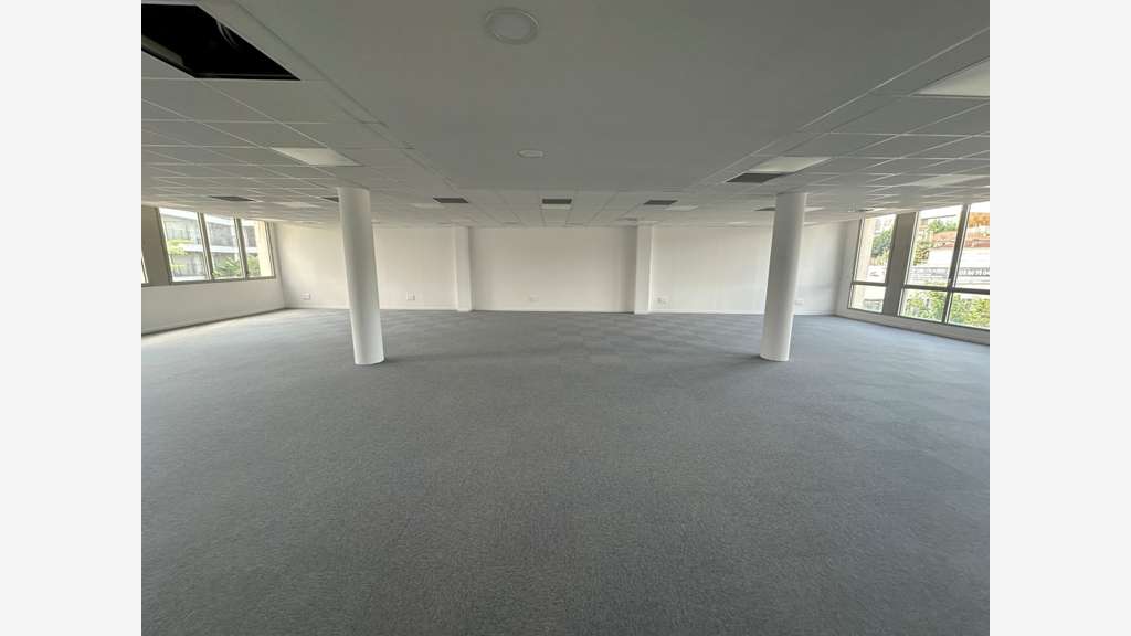 A louer 2 modules bureaux divisibles à Angoulême