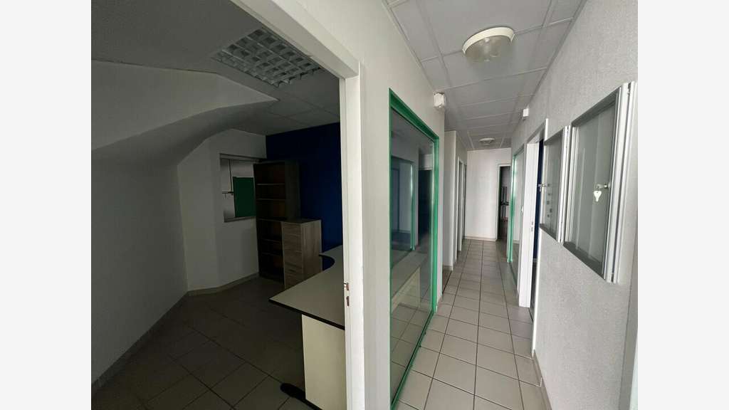 Local d'activité 690m² à louer à Angoulême 
