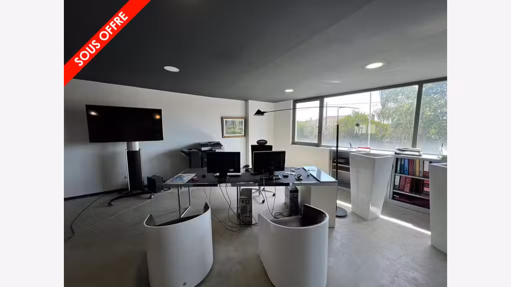 Bureaux de 160m² à louer à Angoulême axe passant