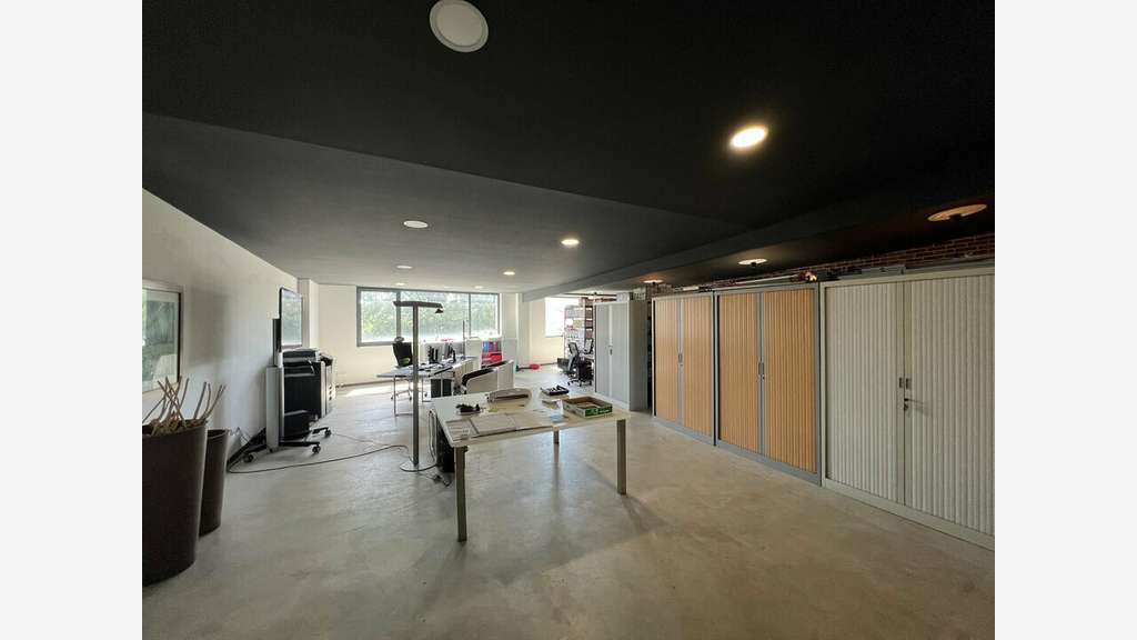 Bureaux de 160m² à louer à Angoulême axe passant
