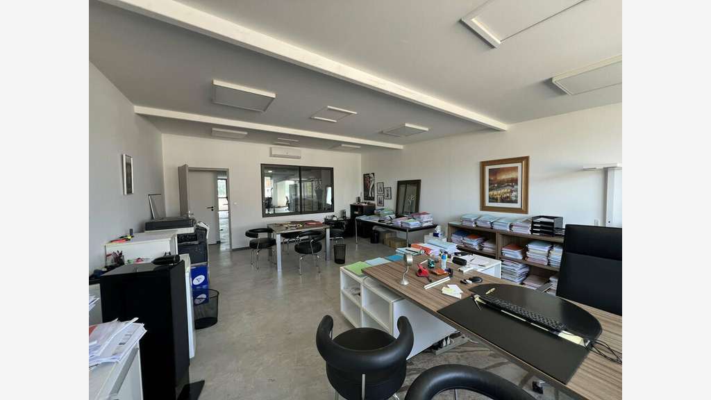 Bureaux de 160m² à louer à Angoulême axe passant