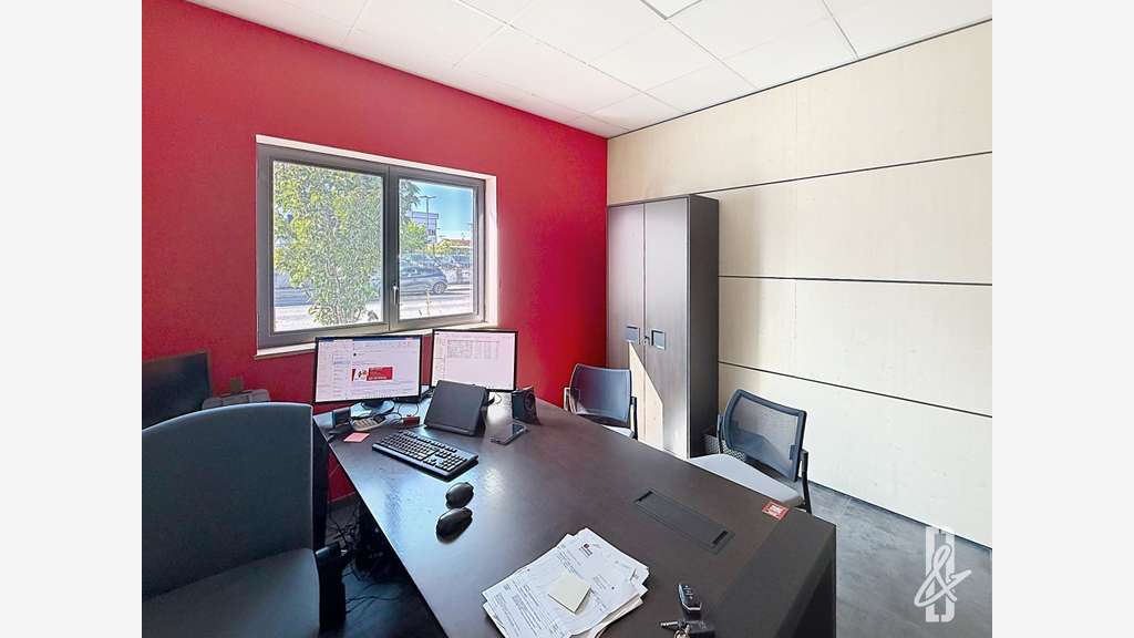 A LOUER 120 M² DE BUREAUX RUE DE BORDEAUX