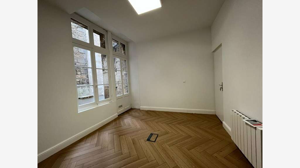 ANGOULÊME - BUREAUX à louer