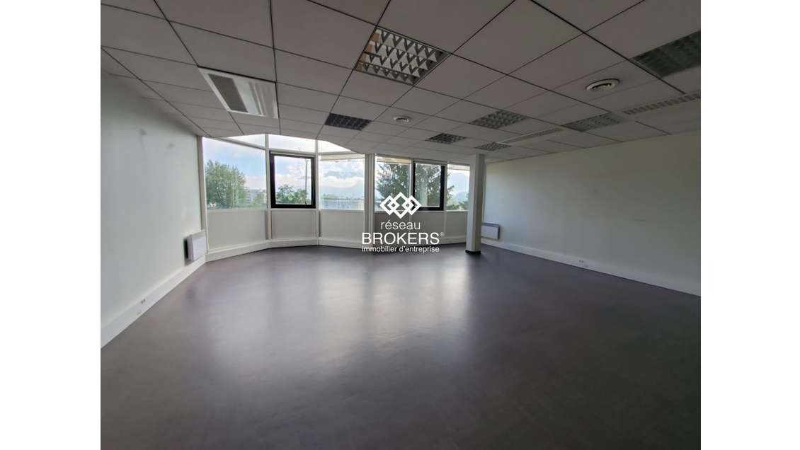 Plateau de bureaux 446m² à louer à Seynod