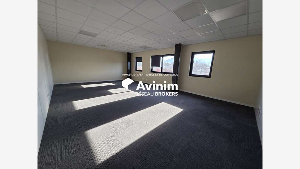 A louer bureaux 447m² zone du Pont de Tasset