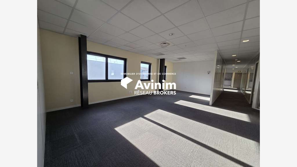 A louer bureaux 447m² zone du Pont de Tasset
