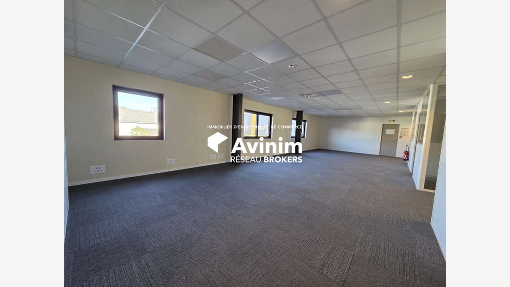 A louer bureaux 447m² zone du Pont de Tasset
