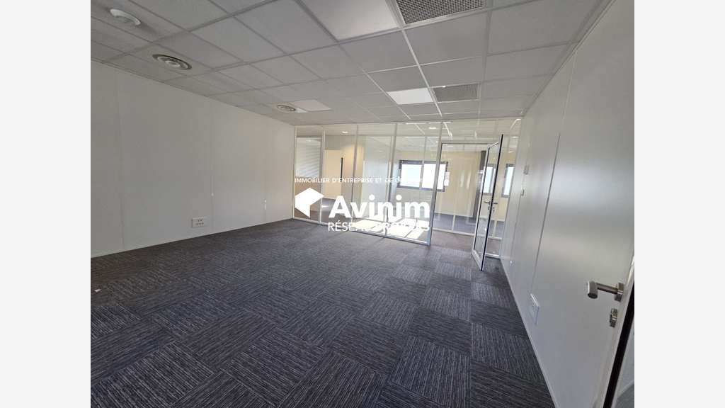 A louer bureaux 447m² zone du Pont de Tasset