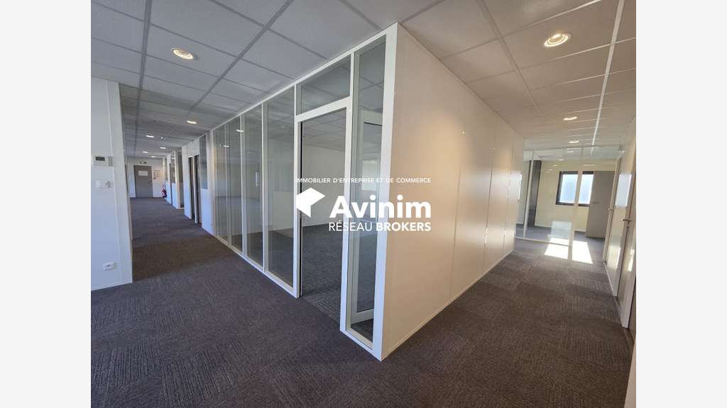 A louer bureaux 447m² zone du Pont de Tasset