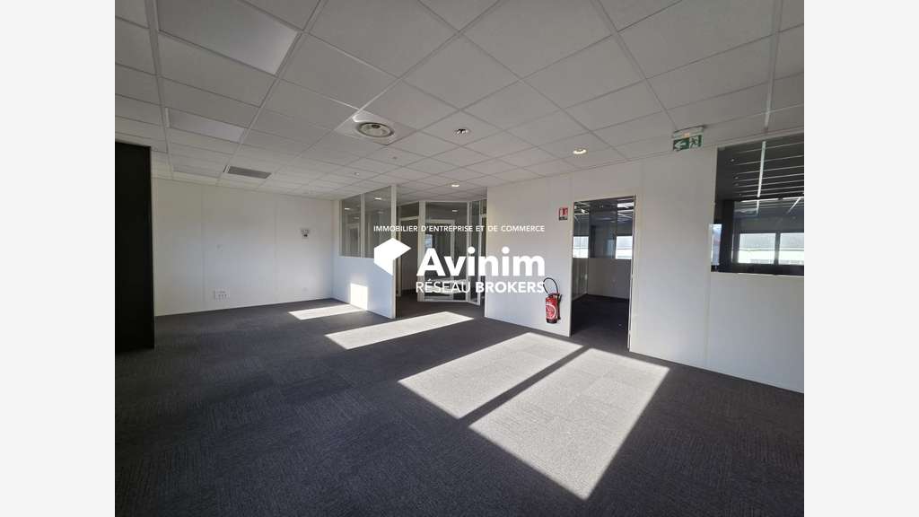 A louer bureaux 447m² zone du Pont de Tasset