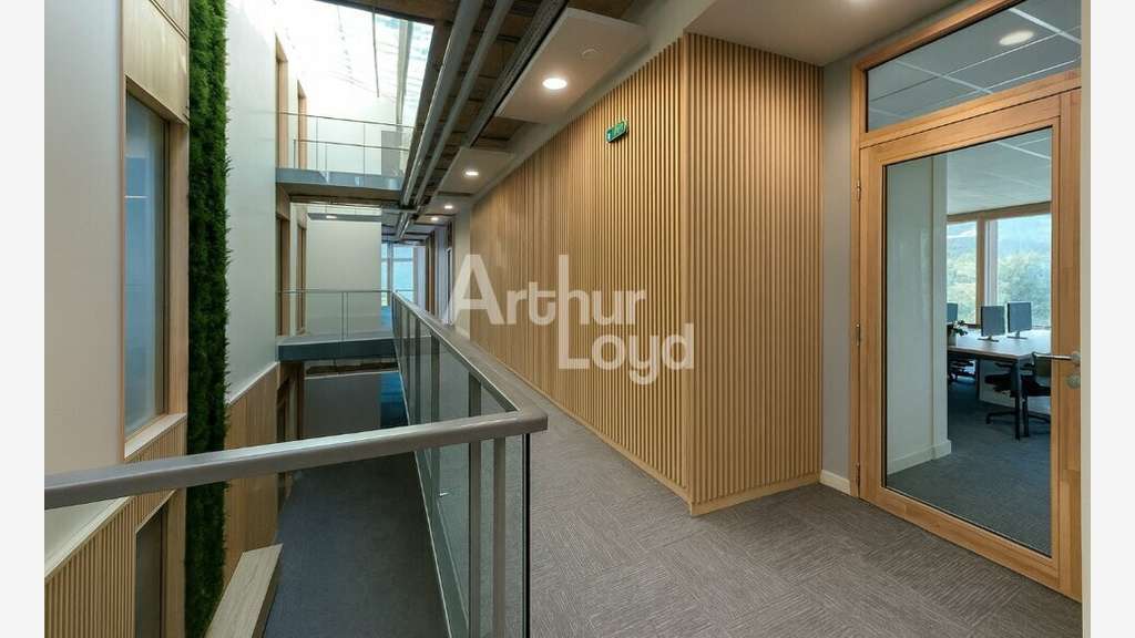 Bureau 214m² R+1 à louer à Annecy 