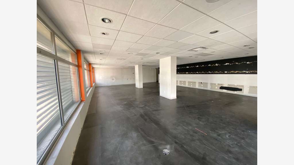 A louer local commercial 380m² angle à Annemasse 