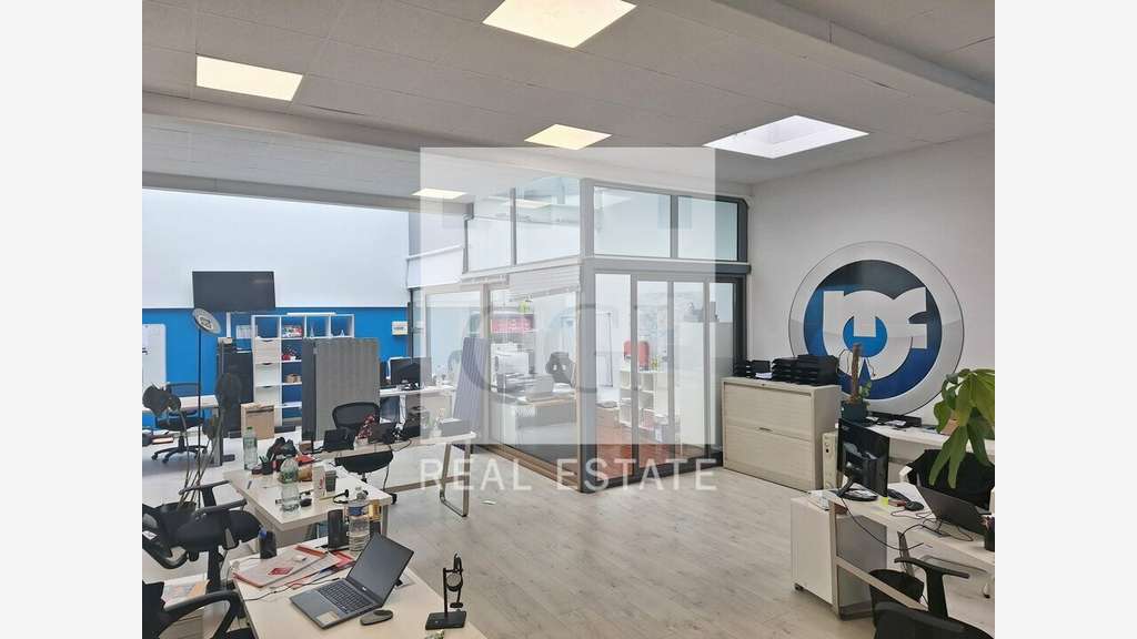 Bureaux climatisés 300m² à louer à Anse