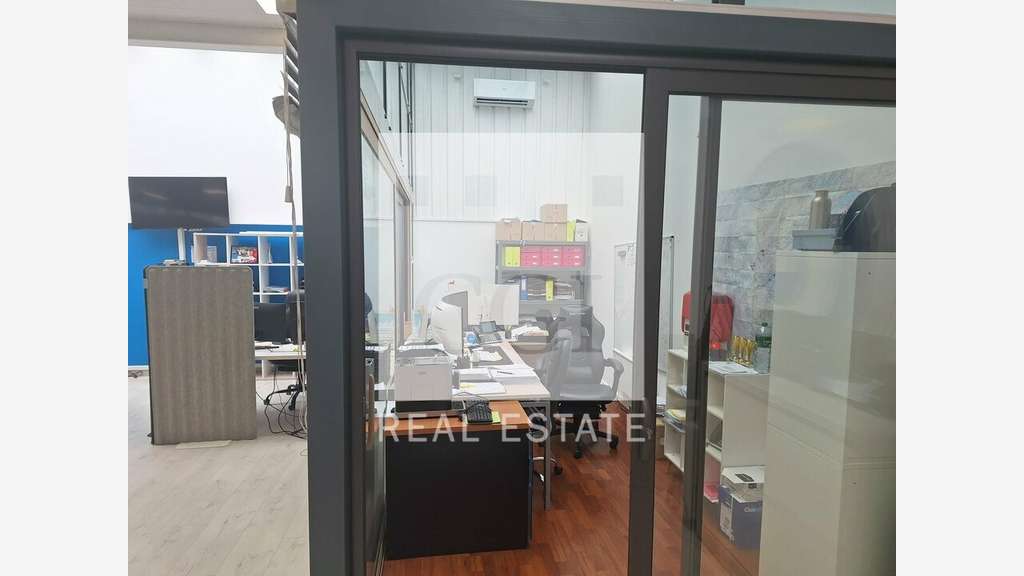 Bureaux climatisés 300m² à louer à Anse