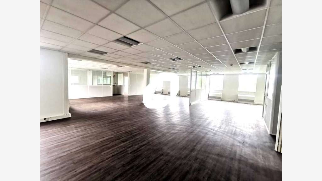 A louer Bureaux 742m² Antony