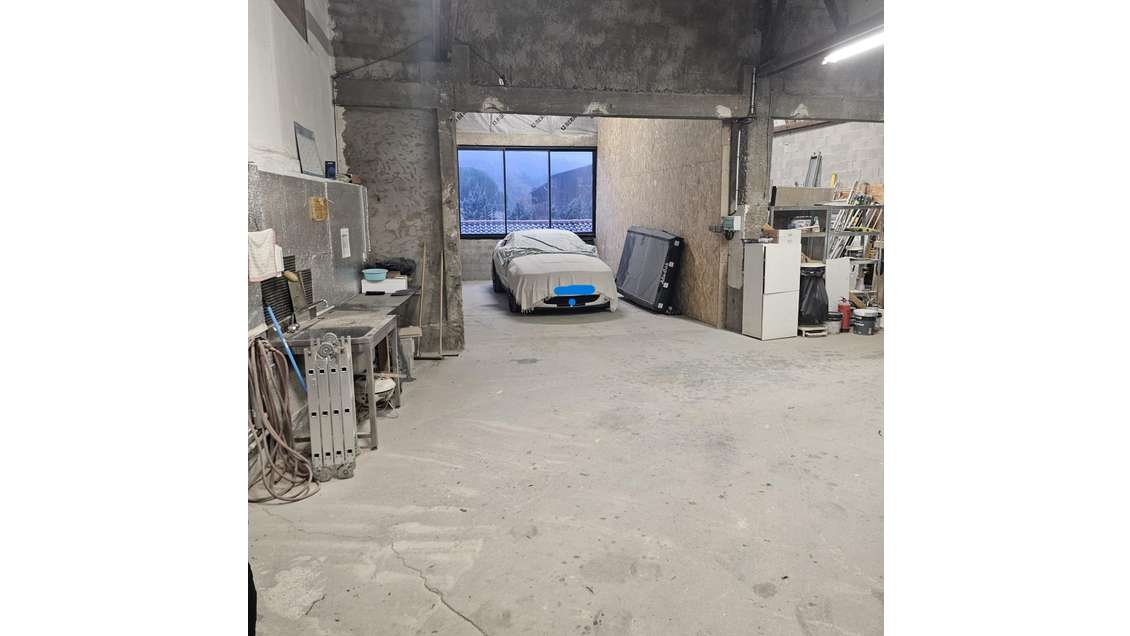 A louer hangar de 250m² idéal stockage à Apt