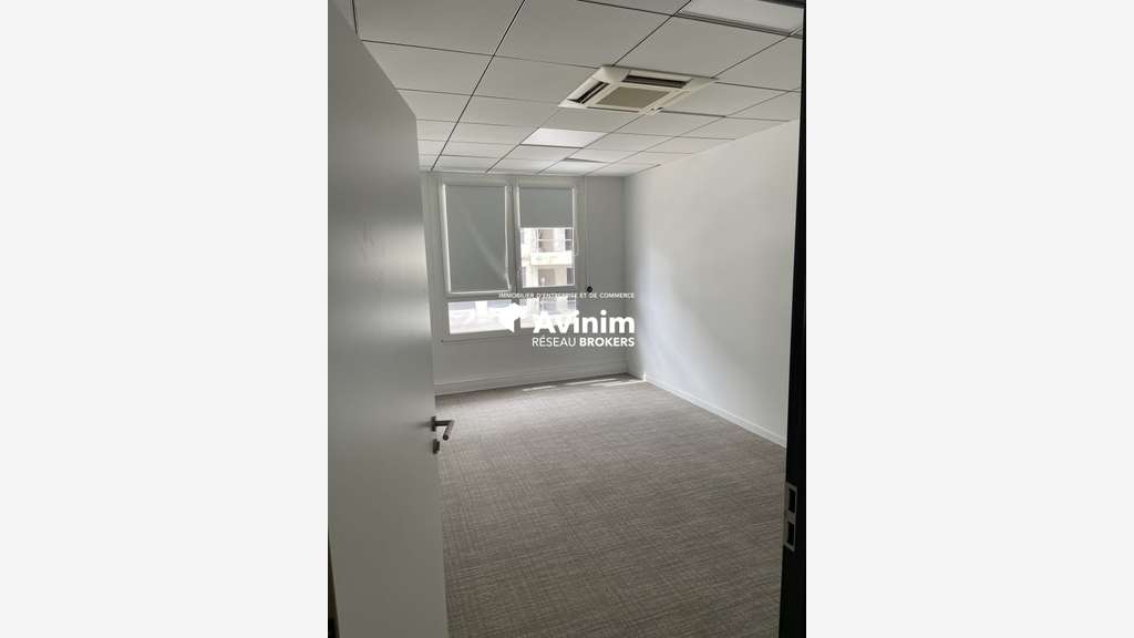 A louer plateau de bureaux 213m² R+1 à Arcueil
