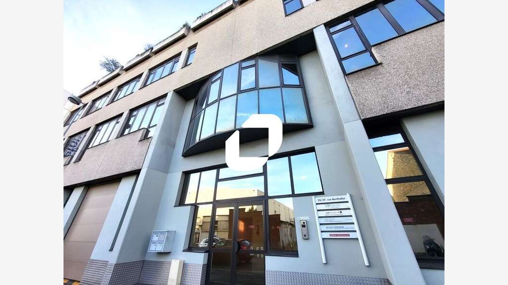 A louer Bureaux 151m² Arcueil