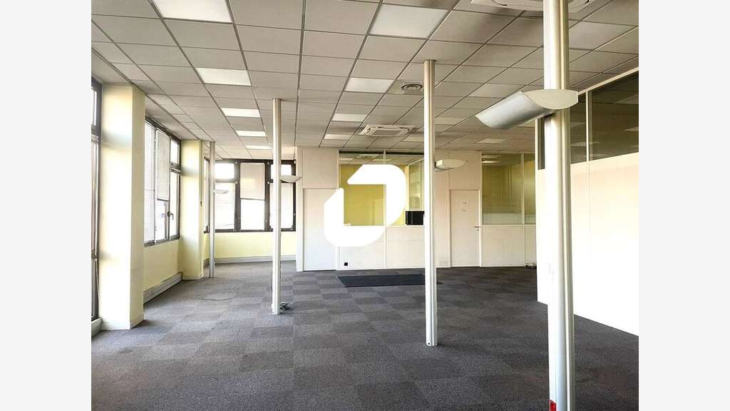 A louer Bureaux 151m² Arcueil
