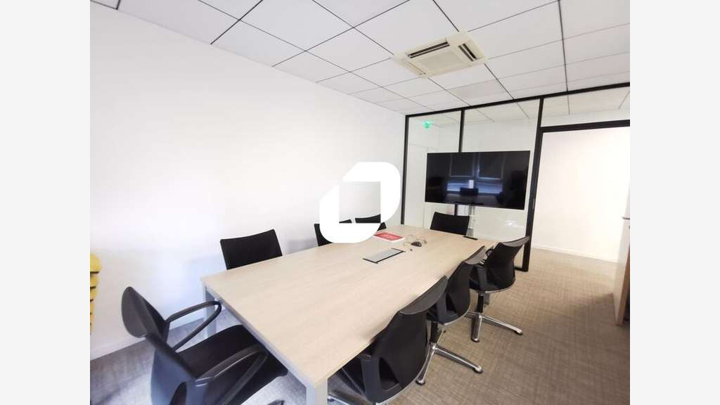 A louer Bureaux 213m² Arcueil