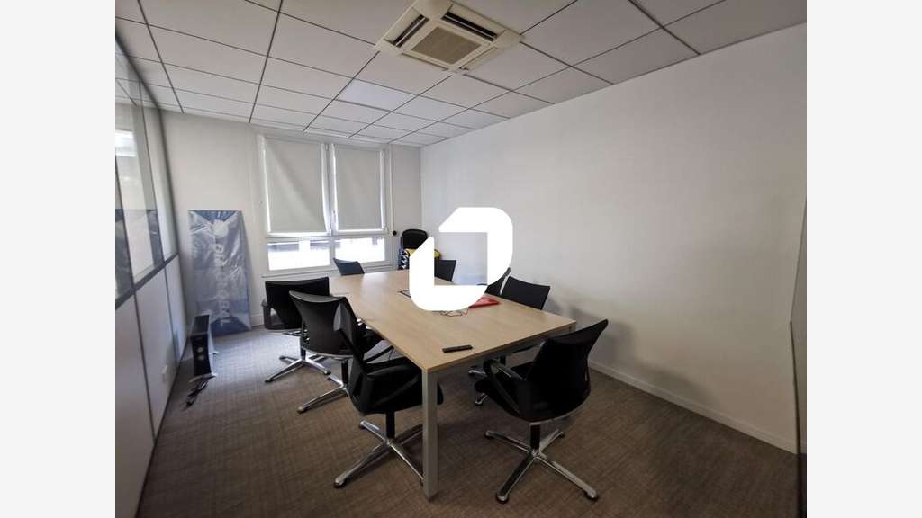 A louer Bureaux 213m² Arcueil