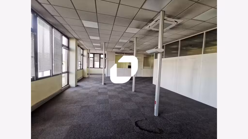 A louer bureaux de 151m² au 1er étage à Arcueil